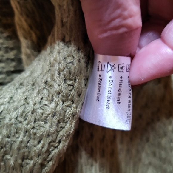 Zesica Large Oversized Sweater olive Green crew neck NWT - Picture 11 of 14